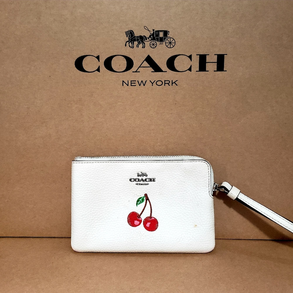 SOLD****Coach Single Corner Zip White Wristlet